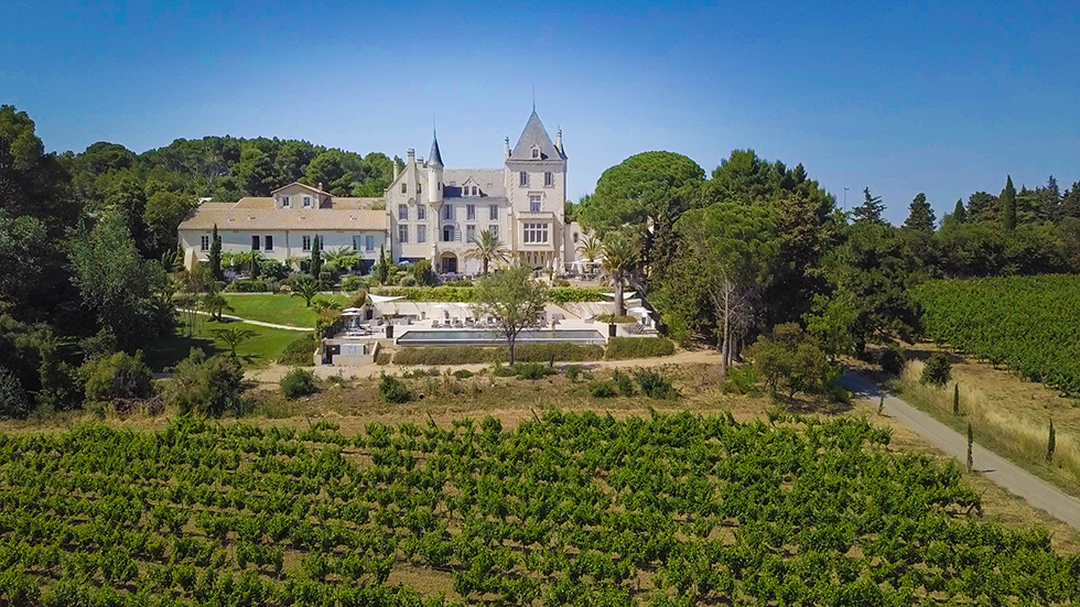 Le Château des Carrasses, une ancienne folie pinardier convertie en hôtel de charme avec spa.