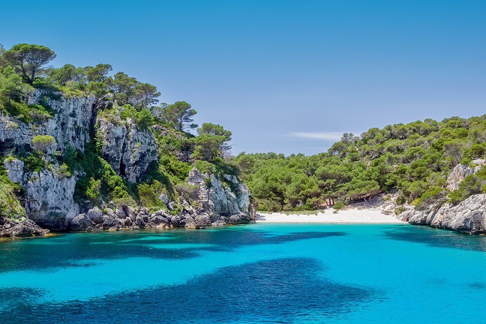 Cala Macarelleta, l'une des plus belles criques de Minorque.