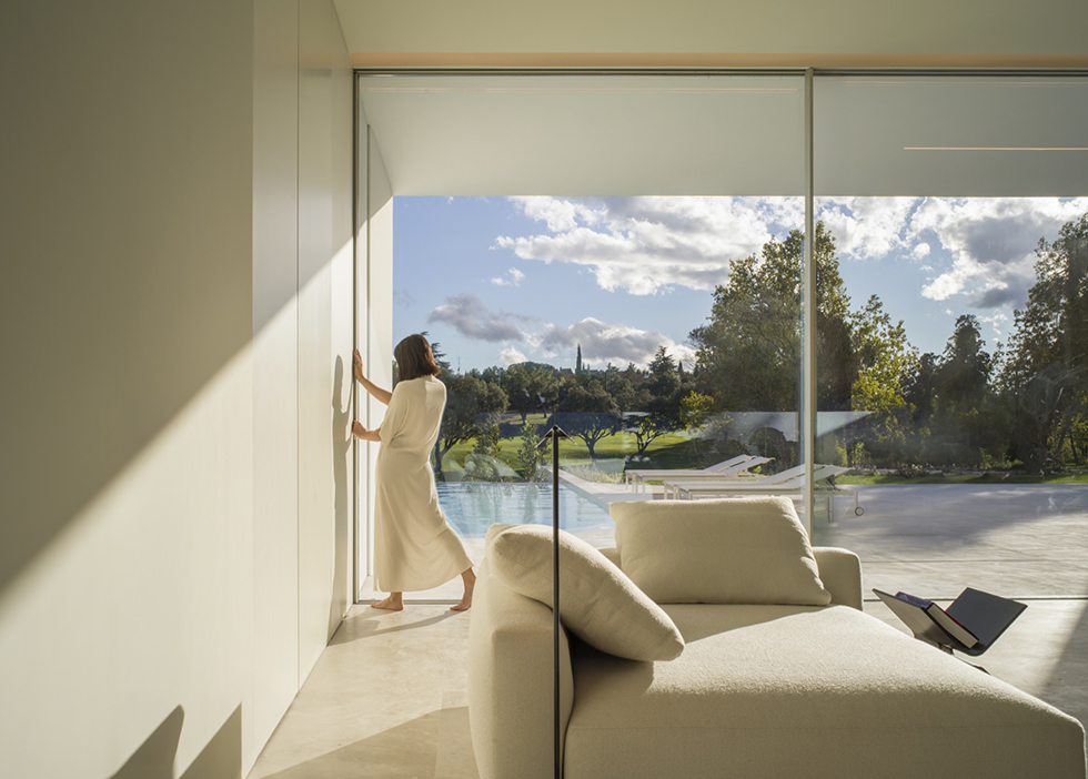 villa-contemporaine-minimaliste-fran-silvestre