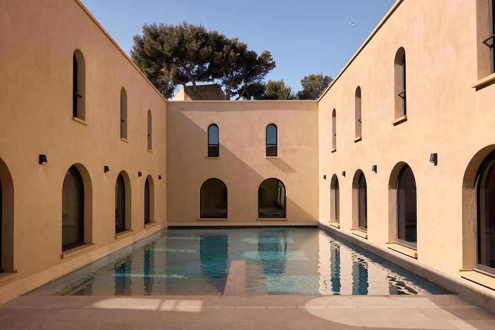 Ile-de-Bendor-Rēsonance-Wellness-Centre-Outdoor-Pool